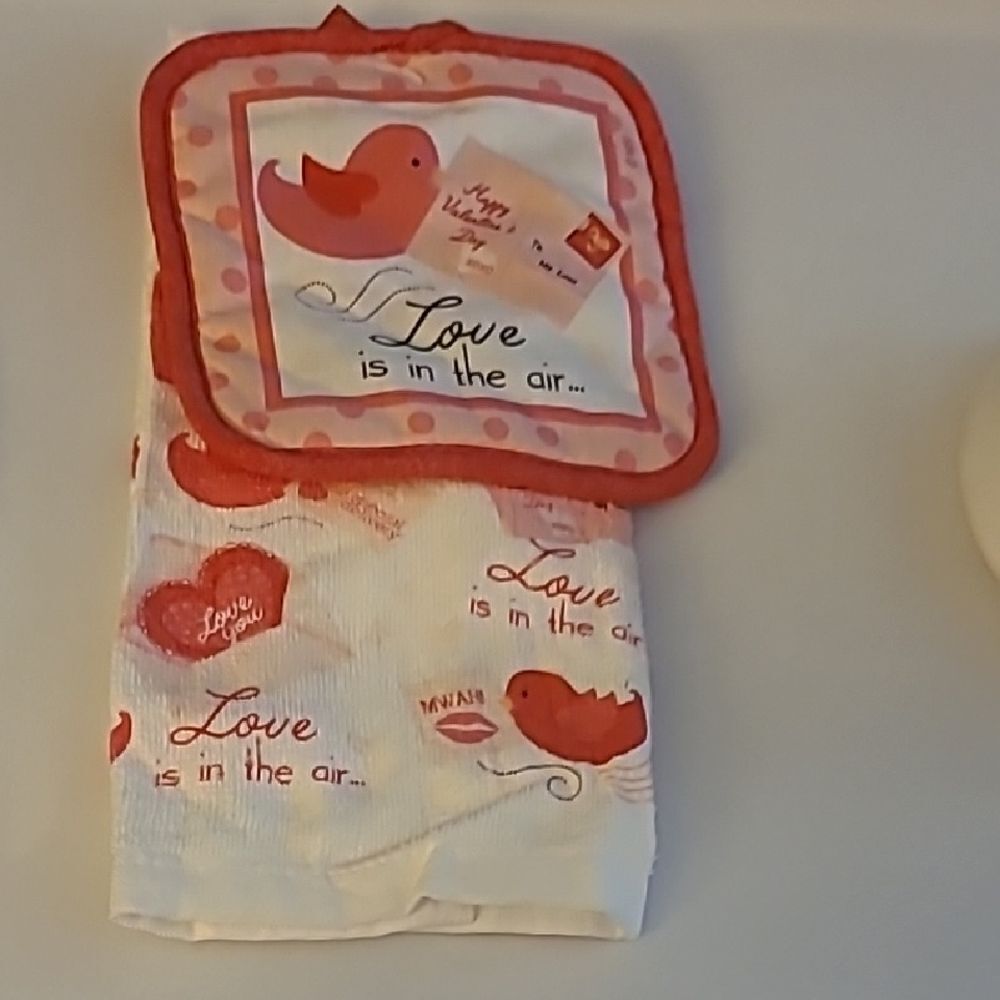 Valentine Themed Kitchen Towel/Potholder Set